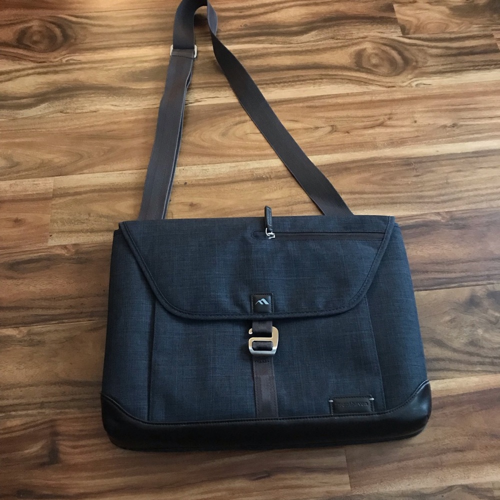 Pre-owned Brenthaven Laptop/Messenger Bag